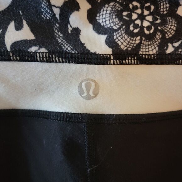 Lululemon Full Length Yoga Leggings. Size 4 tall - Picture 3 of 6
